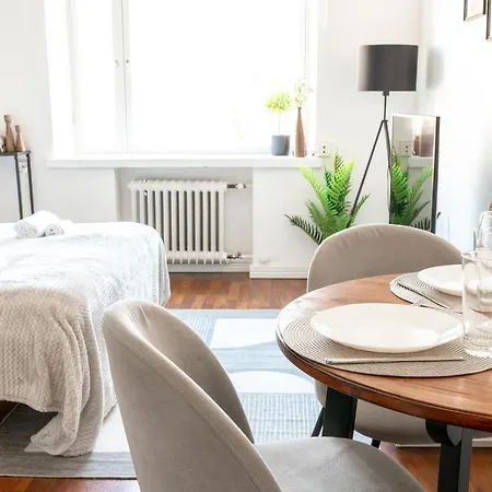 --2ndhomes Cozy Center With Park View-- *